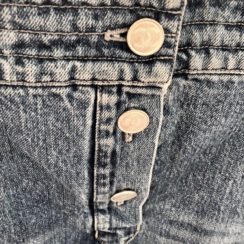 Authentic Chanel classic denim skirt - Picture 5 of 11